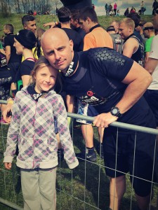 Na startu s úsměvem. V průběhu závodu nám úsměv tuhnul, ale dali jsme to. Proč bys to neměl dát i Ty?