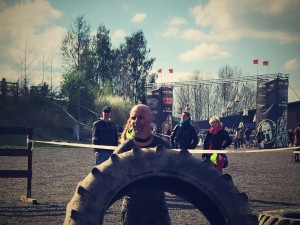 No, a zde je ta slavná pneumatika, kdy jsem slečně odpočítávala angličáky za to, že gumu neuzvedla. Buď jsem počítala pomalu, nebo ona je dělala tak rychle, že jsem stihla napočítat jen do osmi!!!