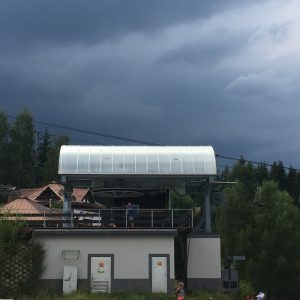 Mezi jednotlivými starty se přehnal docela slušný liják. Doufala jsem, že bude pršet dýl a víc. Mám to ráda, a brala bych to jako svou výhodu. :-)