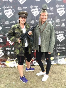 To na hlavě není kondom, ale plynová maska! Sluší mi to, hm?