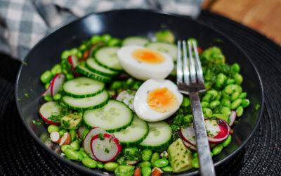 Avokádový salát s vejcem a zeleným dresinkem