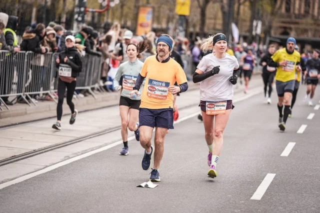 🇦🇹 Run Vienna - LAST CALL Tímto příspěvkem končím vídeňsky spam. 😉 Pořád se mi rozsvítí oči, když si na maraton ve Vídni vzpomenu, nebo když se mi na něj někdo zeptá, a pořád je to motivace do dalších tréninků💪🏻. Další meta je už jasná, teď jen najít ten správný závod. A tentokrát zase hranice tréninku budeme posouvat s dalšími odborníky. Ale s jakými, to si zatím nechám pro sebe 😊. Ale ohromně se těším. Tak Vídni, loučím se s Tebou a děkuju za všechno dobré, co jsi mi do běžeckého srdce přinesla. #behjenasenerest @vienna_city_marathon #viennamarathon #runvienna #marathon #marathonrunner #dnesbeham #bezci #behani #runforlife #instagramrunners #runningcomunity #runningblogger #runnersofinstagram #runnerslife #runnersworld #worldrunners #runningterritory #runningadventure #fitnessrunningtips #runningday #runningtime #runningclub #runningspace #pumarunning #deviatenitroelite3 #deviatenitroelite #treninknamaraton #viennacitymarathon #viennacity